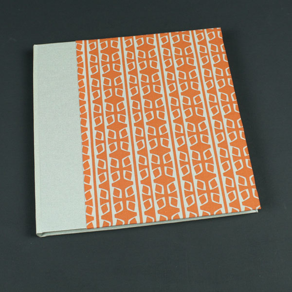 Orange, weißes Gästebuch grafisch retro