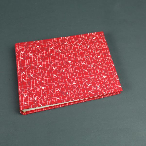 Rotes Babyfotoalbum im Hähnchenmuster