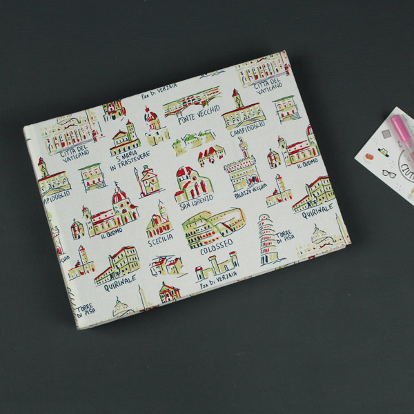 Kleines helles Fotoalbum mit Italienmotiven
