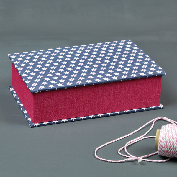 Pink blaues Stoff bezogenes Schmuckkästchen