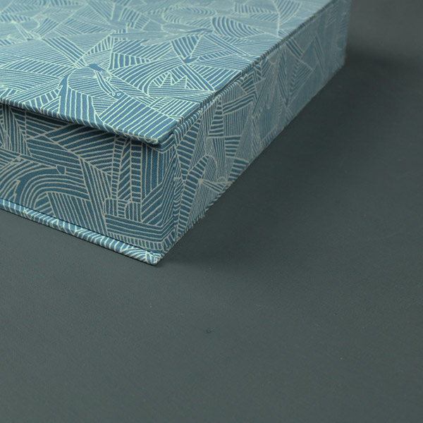 Schreibtischkasten blau weiß grafisch