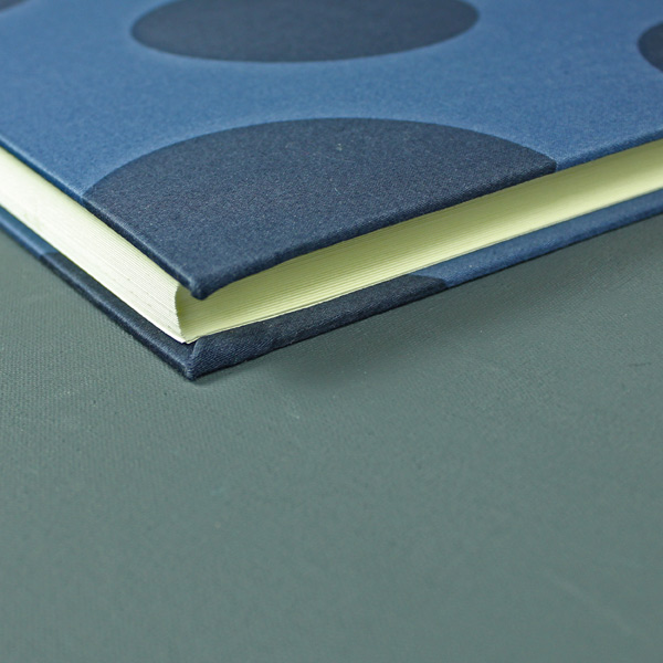 Fotoalbum Blau mit dunkelblauen Polka Dots