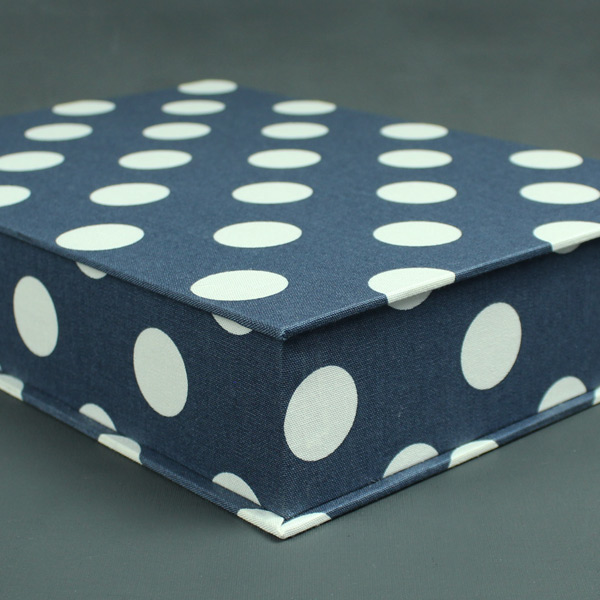Blau creme gemusterter Kasten mit Polka Dots für Briefpapier