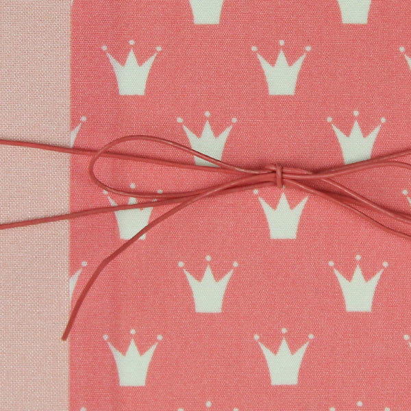 Apricot weiß gemustertes Babytagebuch mit Krönchen