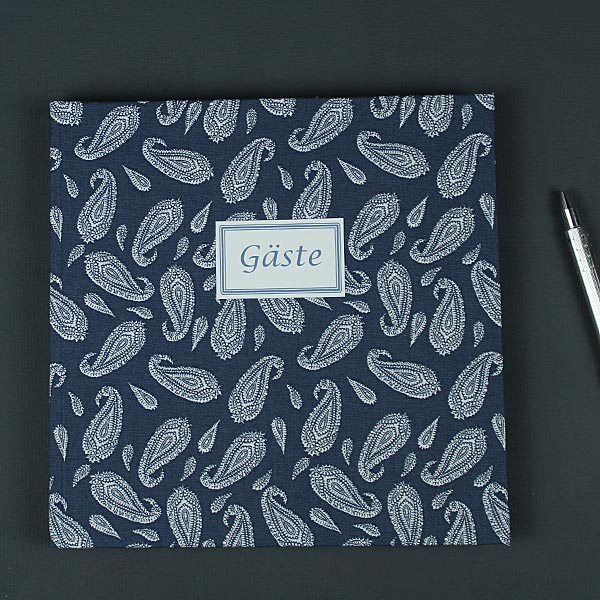 Blau weiß gemustertes Gästebuch mit Paisleymuster