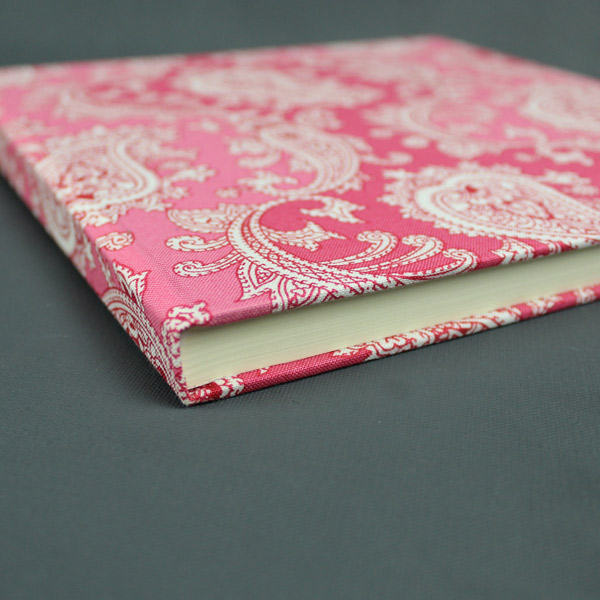 rosa Hochzeits Gästebuch mit Paisleymuster