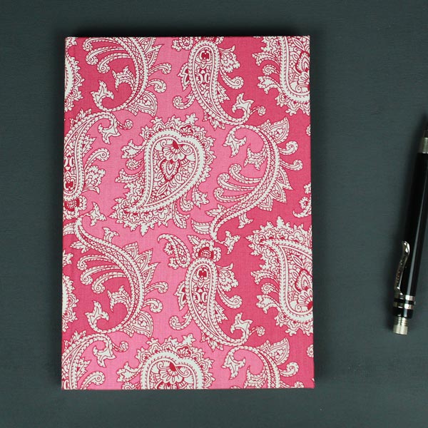 Notizbuch mit altrosa creme farbenen Paisleymuster