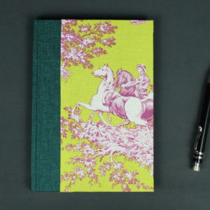 Notizbuch grün pink gemustertes Toile de Jouy mit Pferd