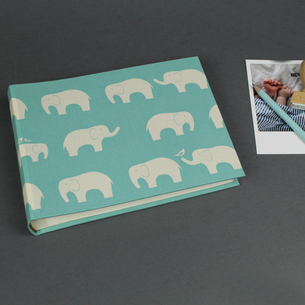 Kleines Kinderfotoalbum hell türkis mit Elefanten