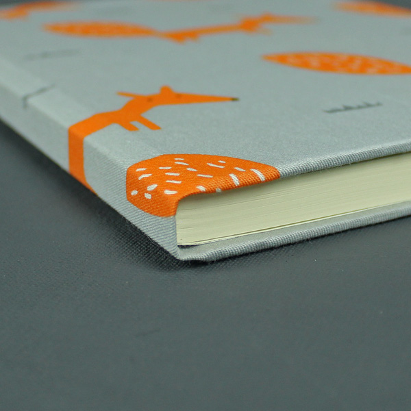 DIN A5 Babytagebuch hellgrau mit orange Füchsen