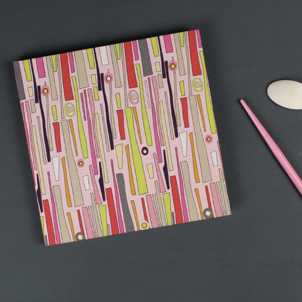 Gästebuch im Retrolook pink lila