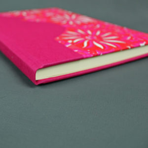 Pink weißes liniertes Schwangerschaftstagebuch