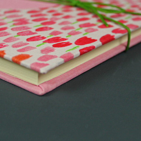 Rosa Schwangerschaftstagebuch mit pink Tulpen