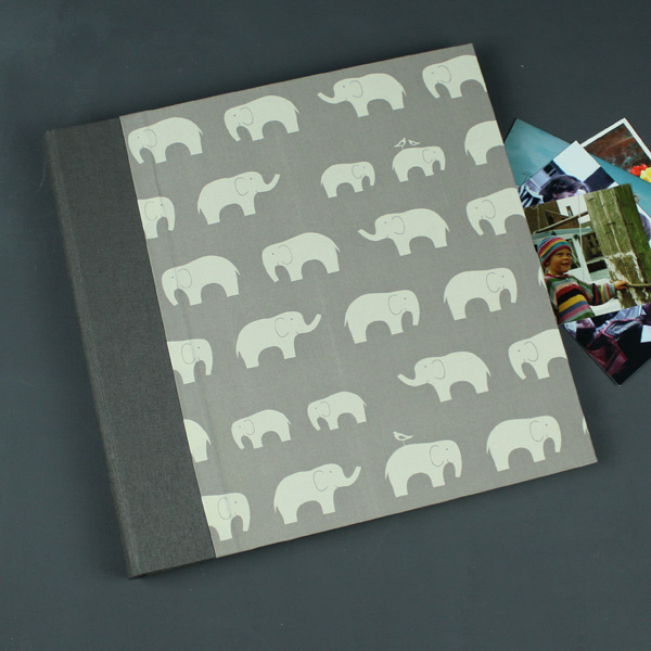 Großes taupe creme Babyfotoalbum mit Elefanten