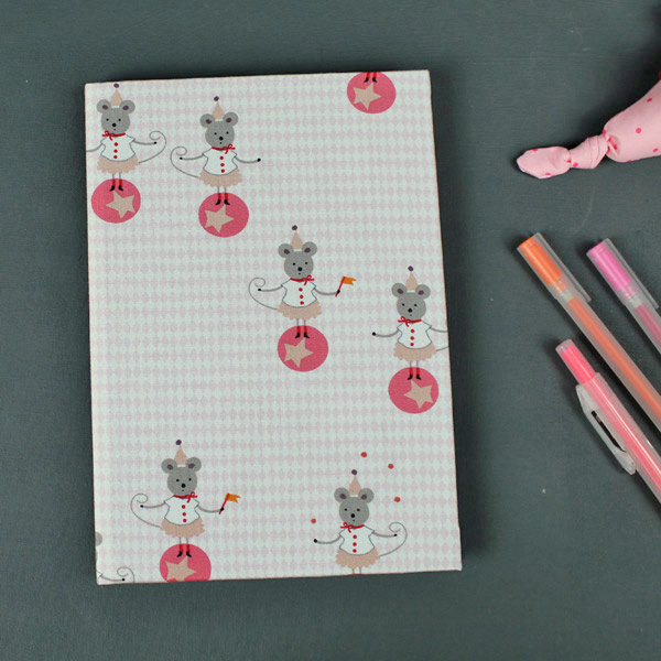 Babytagebuch apricot rosa mit jonglierenden kleinen Mäusen
