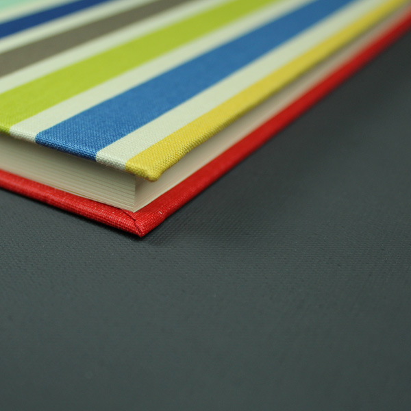 Rot bunt gestreiftes DIN A5 Notizbuch
