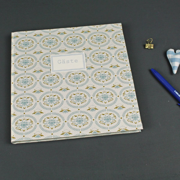 Quadratisches Gästebuch hellblau creme gold