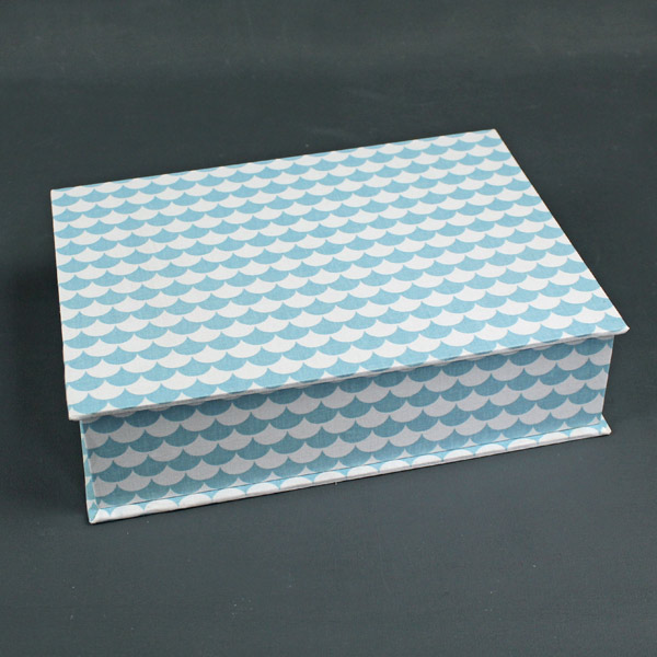 Hellblau Creme grafisch gemustertes Kästchen