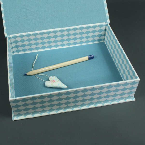 Schmuckkästchen in zartem Hellblau Creme