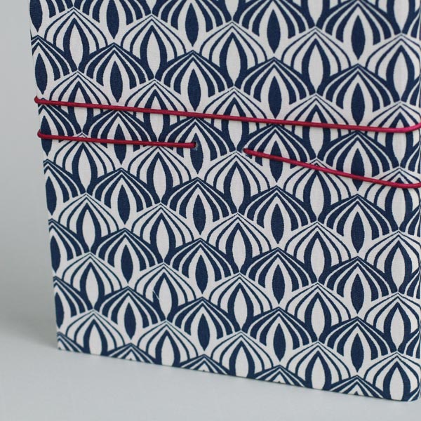 Immerwährender Kalender blau weiß grafisch