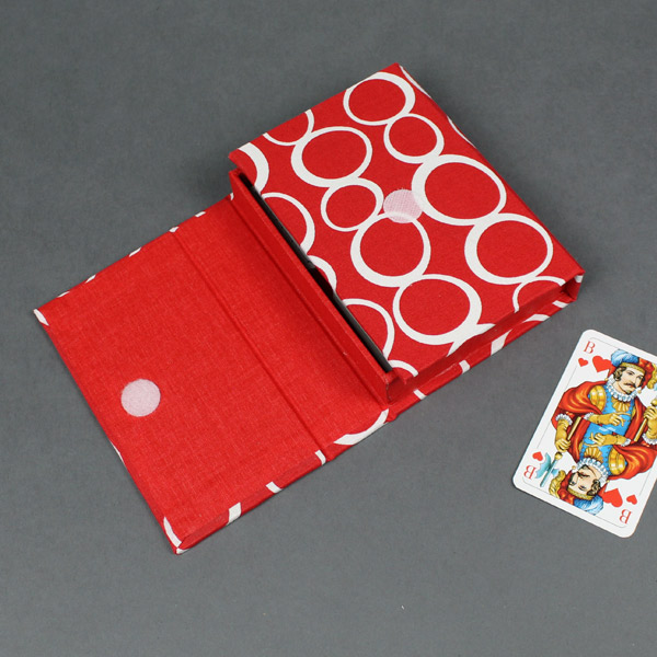 Spielkarten Kasten Rot weiß grafisch