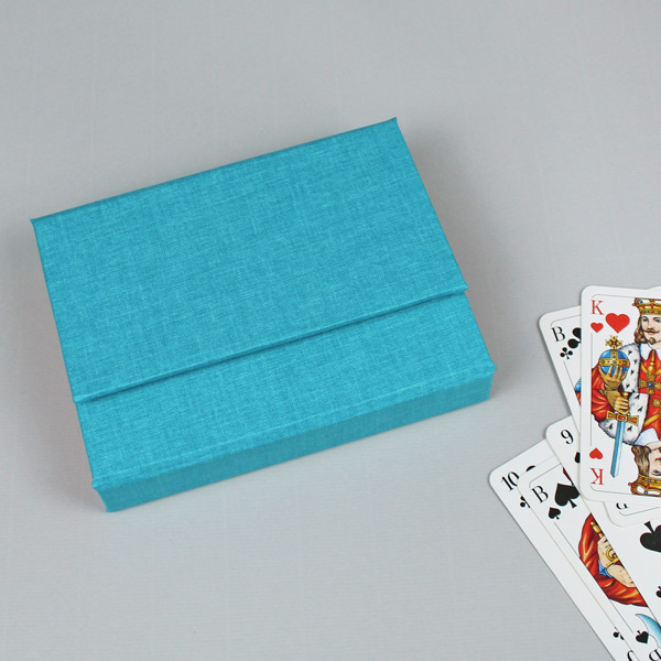 Spielkarten Schachtel leuchtend Türkis und Orange