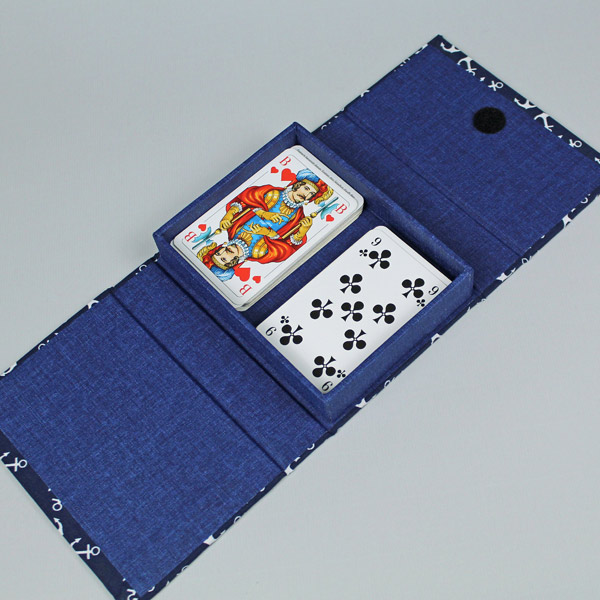 Dunkelblau weißer Spielekartenkasten