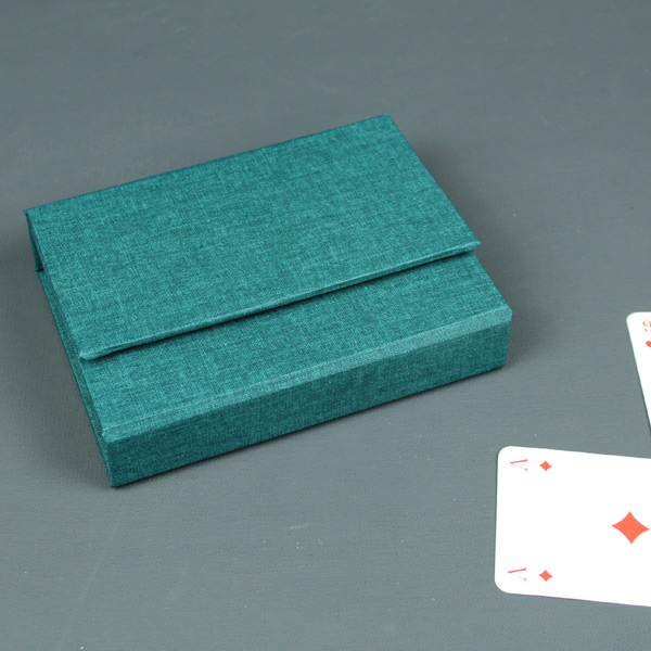 Schlichtes grünes Kartenspielkästchen