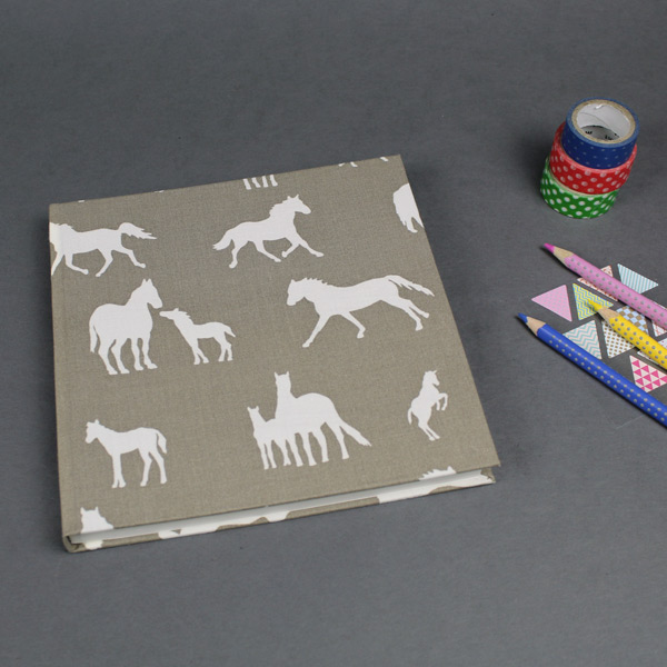 Poesiealbum taupe mit creme farbenen Tieren