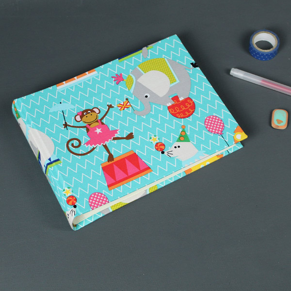 Kinderfotoalbum mit Zirkusmotiven