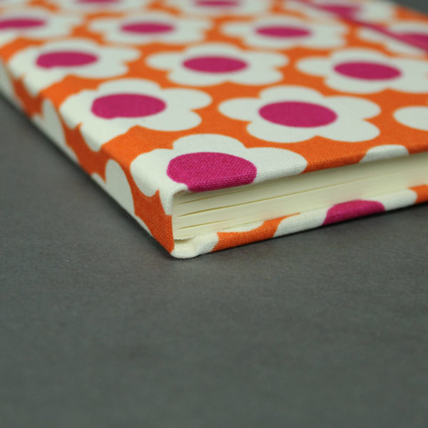 Kleines DIN A6 Adressbuch orange retro