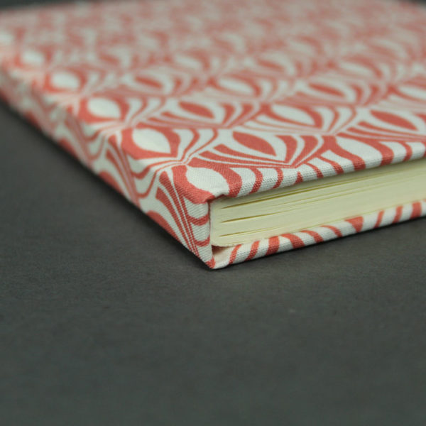 Stoff bezogenes Adressbuch in Apricot Creme