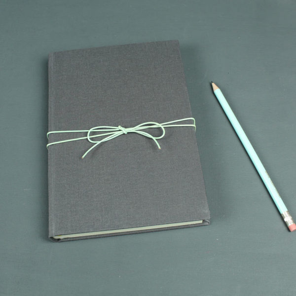 Dunkelbraunes Tagebuch
