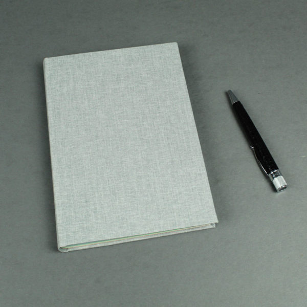 Schlichtes hellgraues Tagebuch