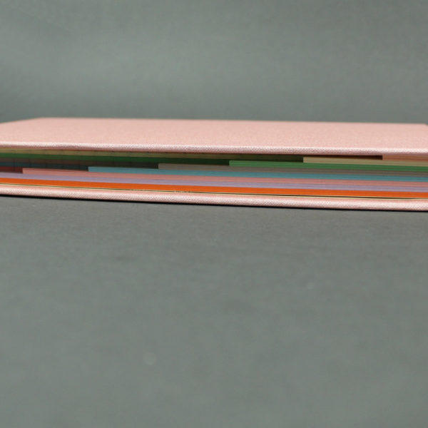 Notizbuch apricot mit bunten Registerseiten