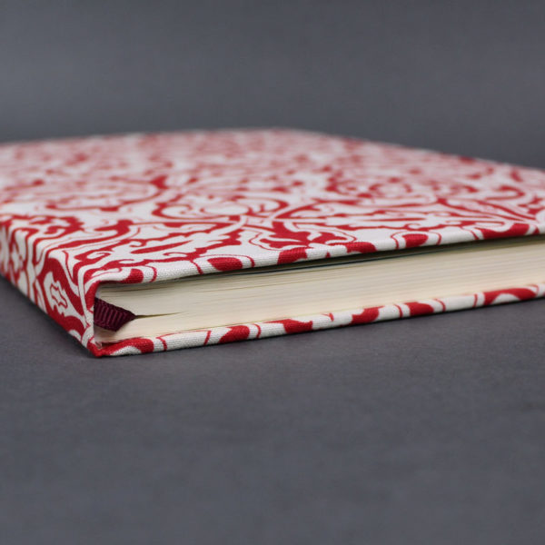 Buchkalender rot weiß mit Ornamenten