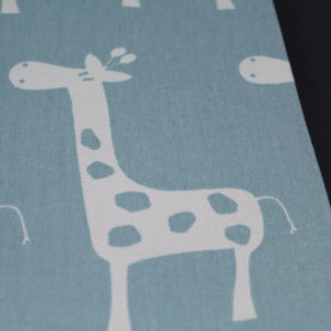 Liniertes hellblaues Babytagebuch mit Giraffe