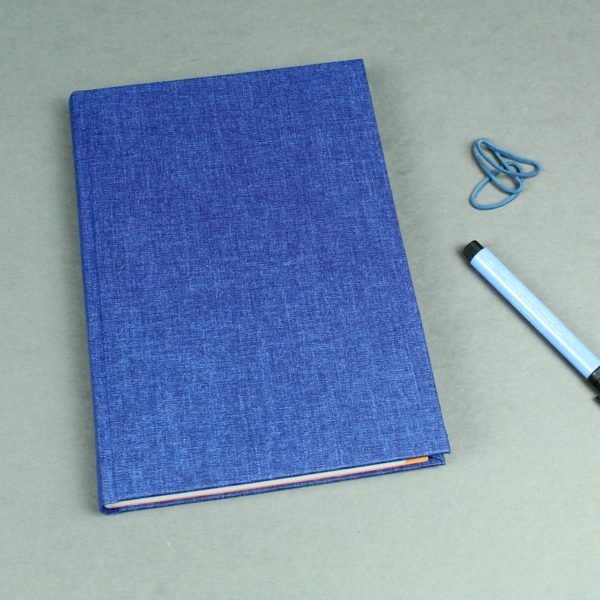 DIN A5 Notizbuch leuchtend blau mit bunten Registerseiten
