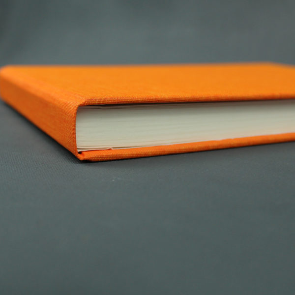 Querformatiges Skizzenbuch in Orange