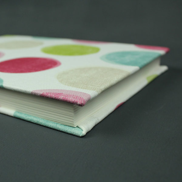 Stoff bezogenes Skizzenbuch mit Polka Dots