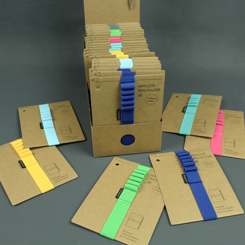 Farbenfrohe Stiftehalter aus Gummiband im DIN A5 Format