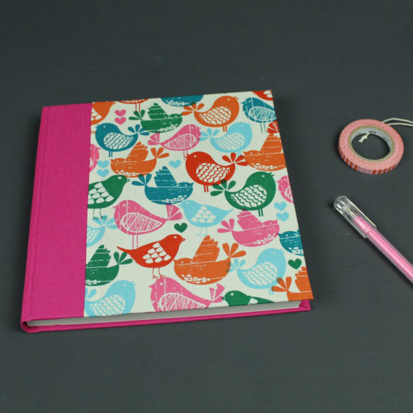 Freundebuch in Pink mit bunten Vögeln