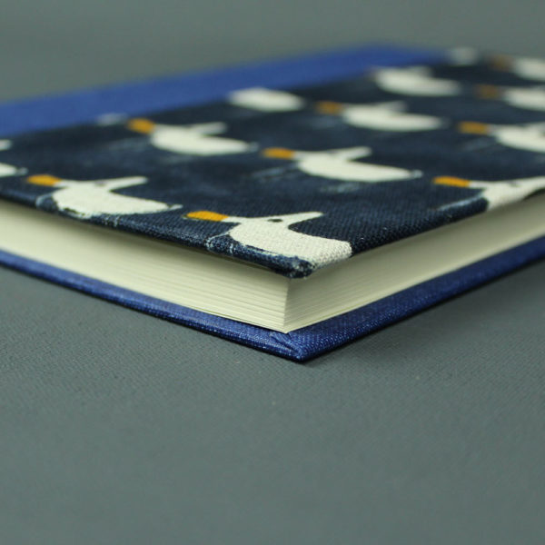 Blau weißes Babytagebuch mit Möwen