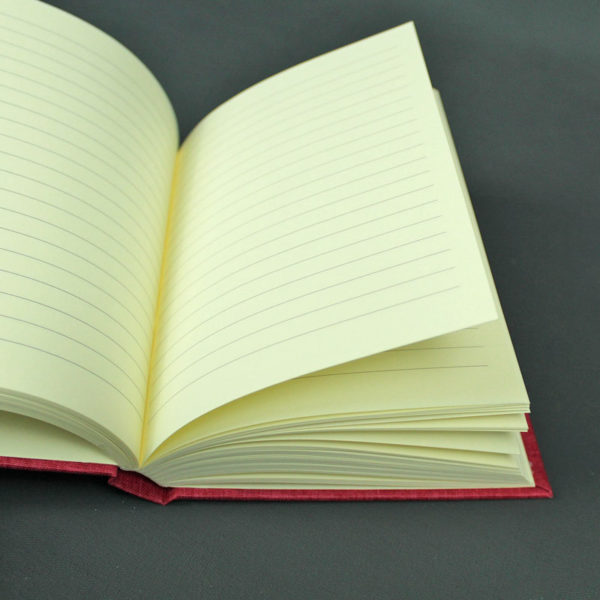liniertes Notizbuch mit pink Buchbinderleinen bezogen