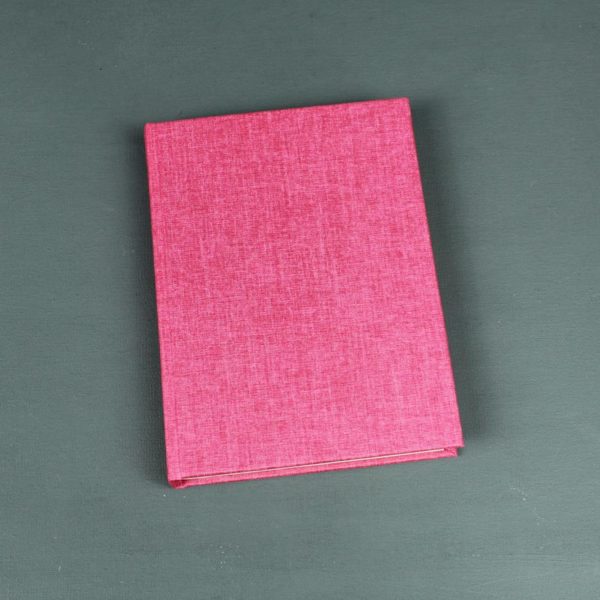 DIN A6 Notizbuch mit einem pink Buchbinderleinen bezogen