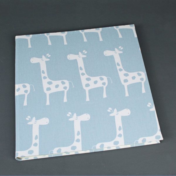 großes quadratisches Babyfotoalbum hellblau mit Giraffen