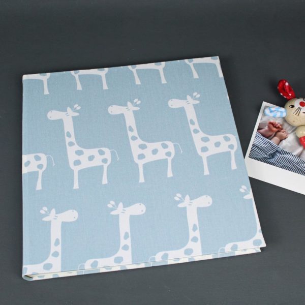 Großes quadratisches Kinderfotoalbum hellblau weiß