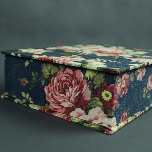 Schmuckkasten mit Rosenmuster