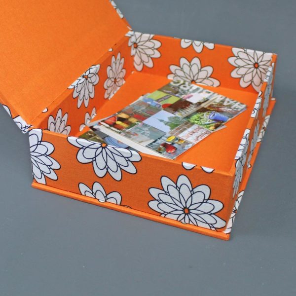 Orange geblümte Schmuckschatulle