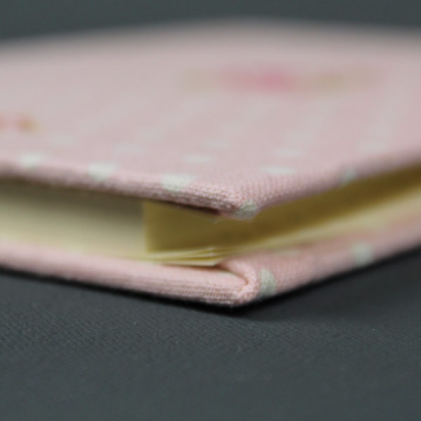Kleines rosa weißes Adressbuch